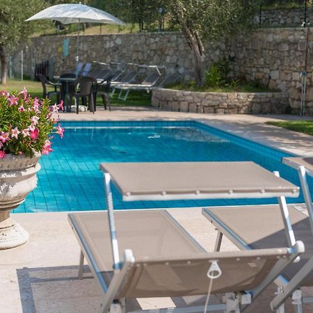 Agricampeggio Relax Maxicaravan Кастеллетто-ді-Бренцоне Екстер'єр фото