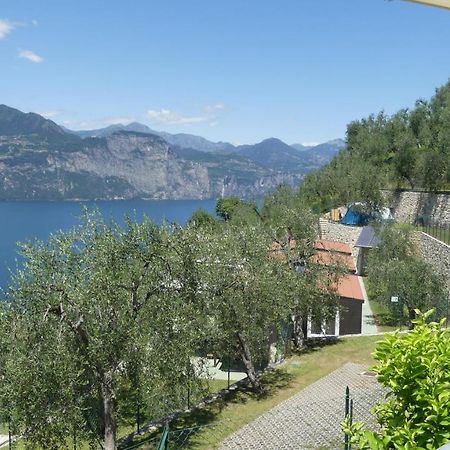 Agricampeggio Relax Maxicaravan Кастеллетто-ді-Бренцоне Екстер'єр фото