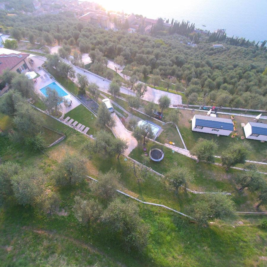 Agricampeggio Relax Maxicaravan Кастеллетто-ді-Бренцоне Екстер'єр фото