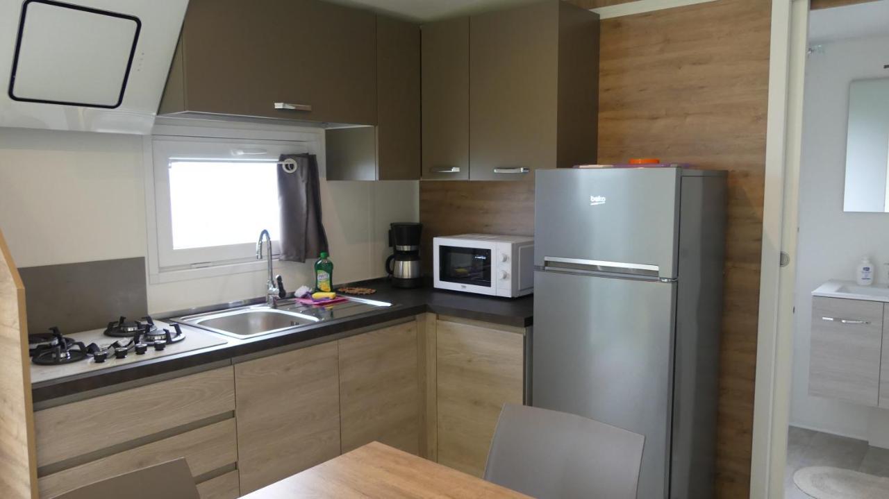Agricampeggio Relax Maxicaravan Кастеллетто-ді-Бренцоне Екстер'єр фото