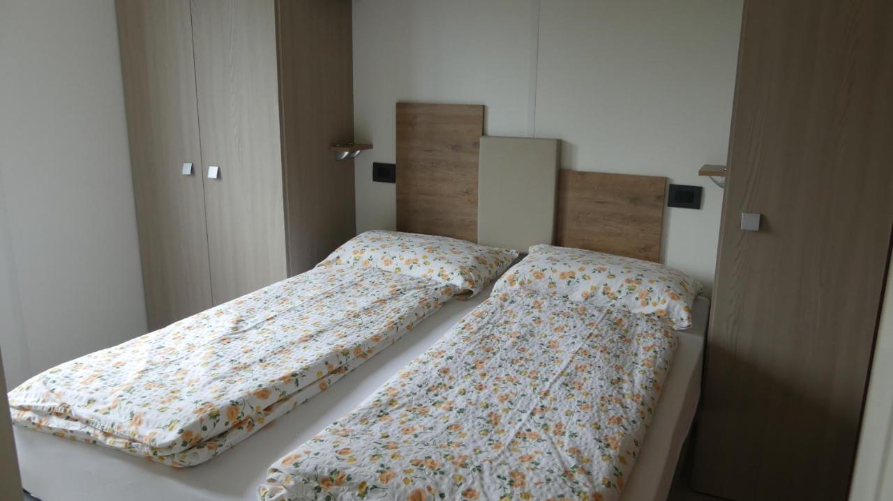 Agricampeggio Relax Maxicaravan Кастеллетто-ді-Бренцоне Екстер'єр фото
