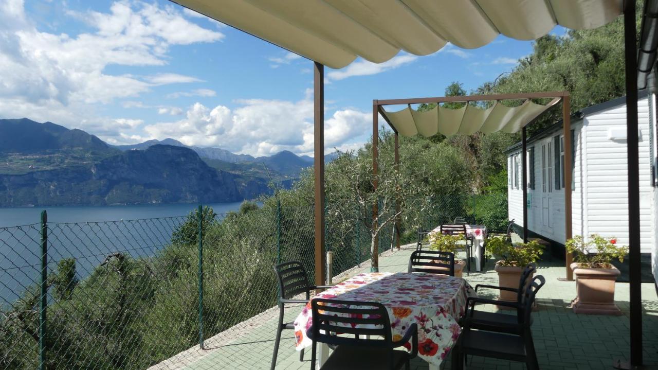 Agricampeggio Relax Maxicaravan Кастеллетто-ді-Бренцоне Екстер'єр фото