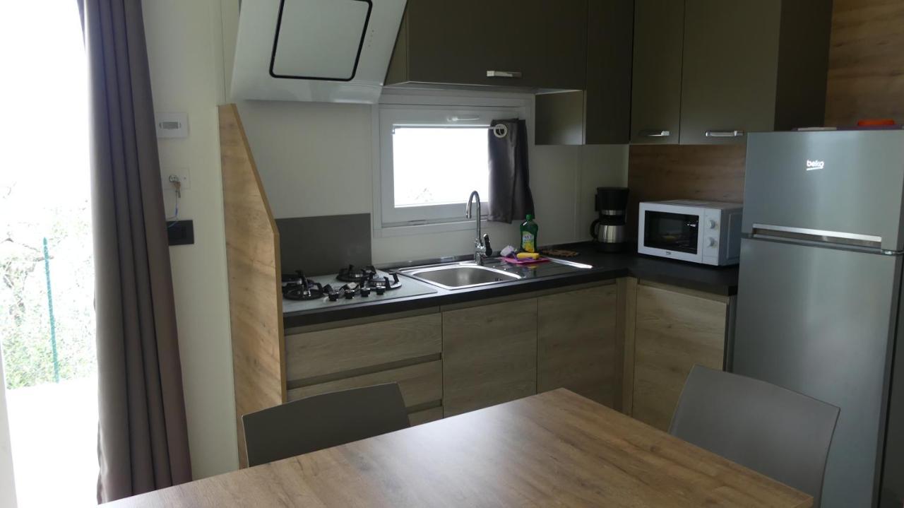 Agricampeggio Relax Maxicaravan Кастеллетто-ді-Бренцоне Екстер'єр фото