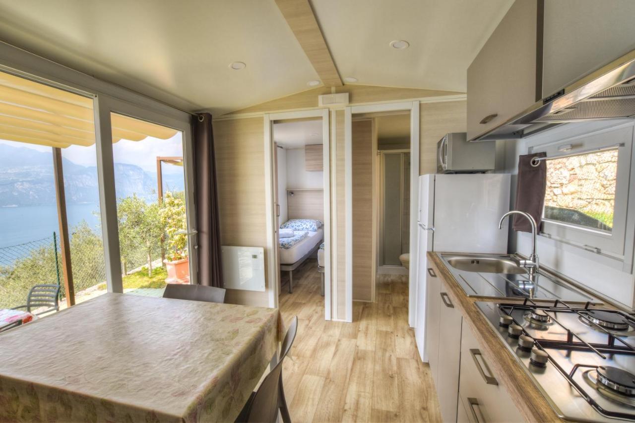 Agricampeggio Relax Maxicaravan Кастеллетто-ді-Бренцоне Екстер'єр фото