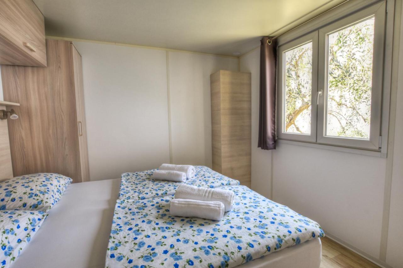 Agricampeggio Relax Maxicaravan Кастеллетто-ді-Бренцоне Екстер'єр фото